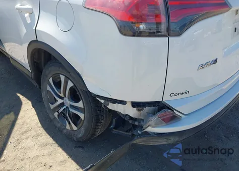 2017 Toyota Rav4 Le z USA, uszkodzony, nr VIN JTMZFREV8HJ702927